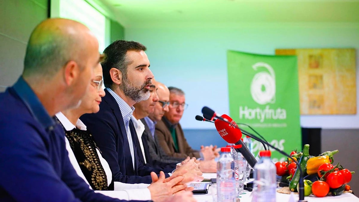 Junta y Hortyfruta trabajan en un convenio para mejorar la competitividad del sector hortofrutícola andaluz