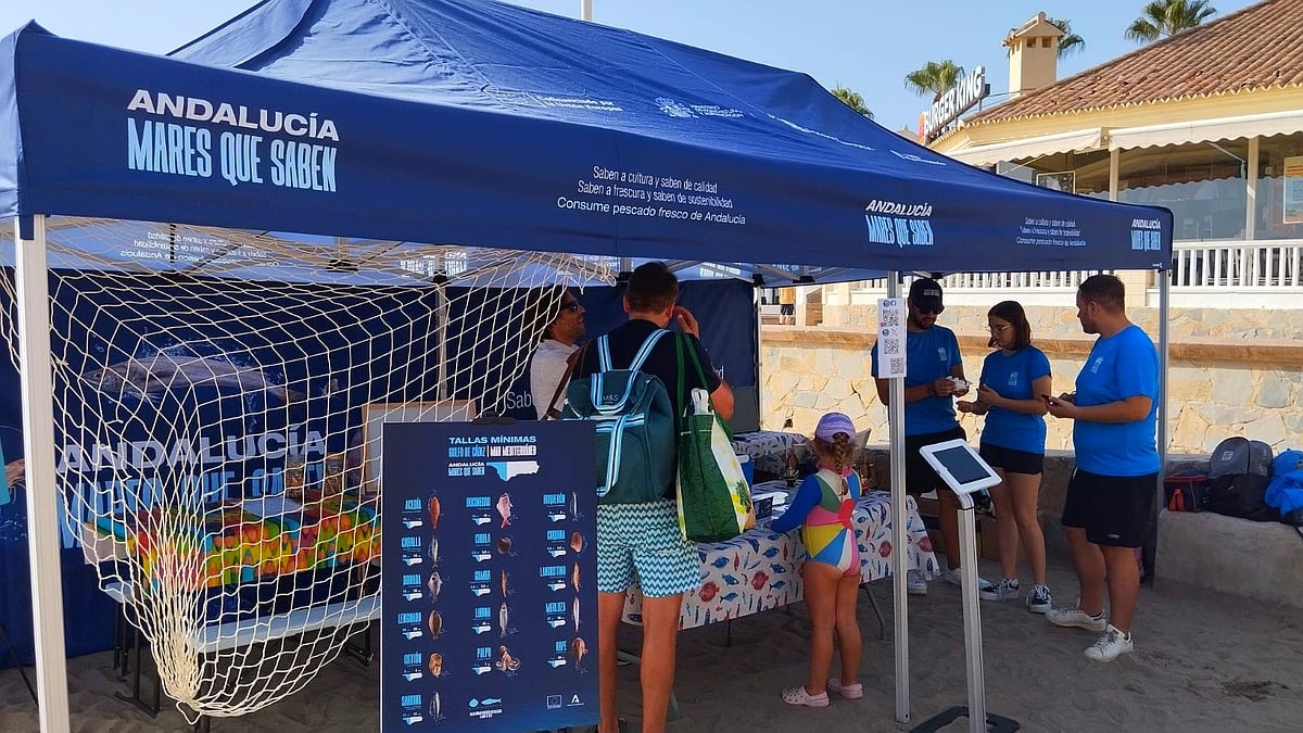 La campaña ‘Andalucía, Mares que Saben’ prosigue la difusión de la pesca artesanal por el litoral
