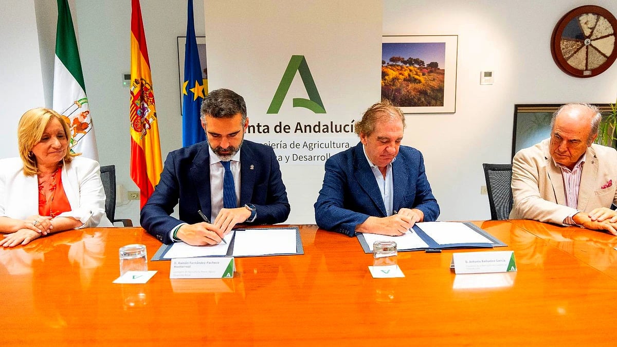 La Consejería de Agricultura colaborará con los criadores de toro de lidia para impulsar la rentabilidad del sector