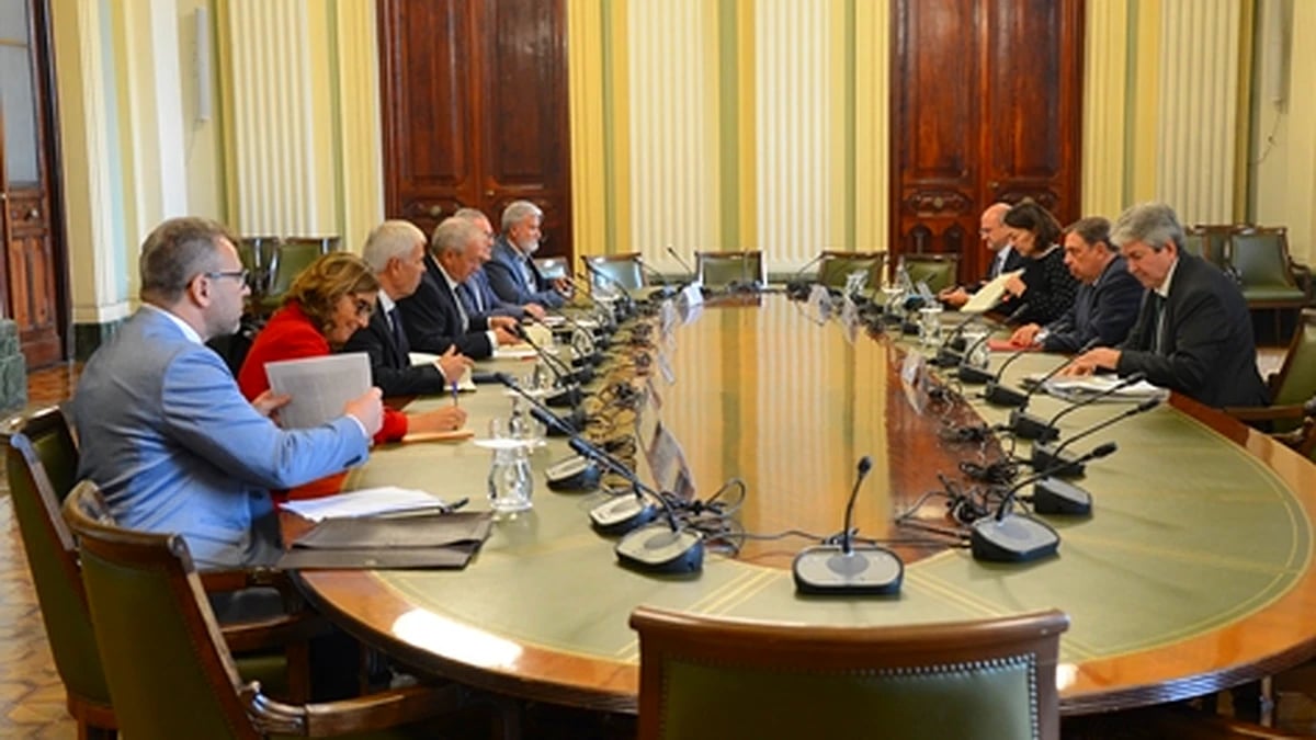 Luis Planas se reúne con Cooperativas Agro-alimentarias de España para analizar su contribución a la Estrategia Nacional de Alimentación